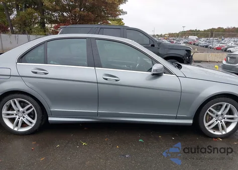 2014 Mercedes-Benz C 300 Sport 4Matic из США, поврежденный, VIN WDDGF8AB7ER316452